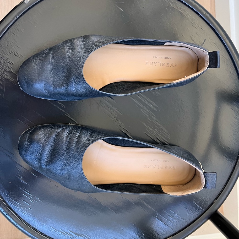 Everlane Glove flat